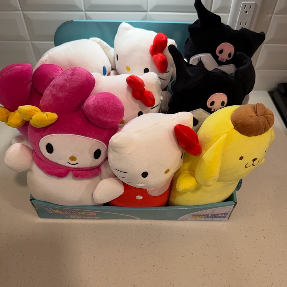 Hello Kitty and Friends HugMees by squishmallows box 8 plushies! NWT - Picture 2 of 6